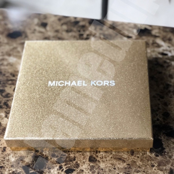 LAST 1 Michael Kors Sparkly TravelGiftables Wallet - Picture 7 of 7